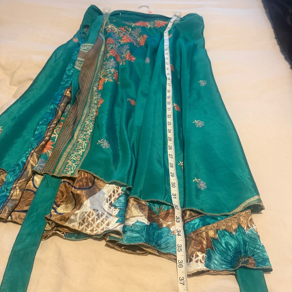 Darn Good Yarn teal floral ankle length =100% silk skirt